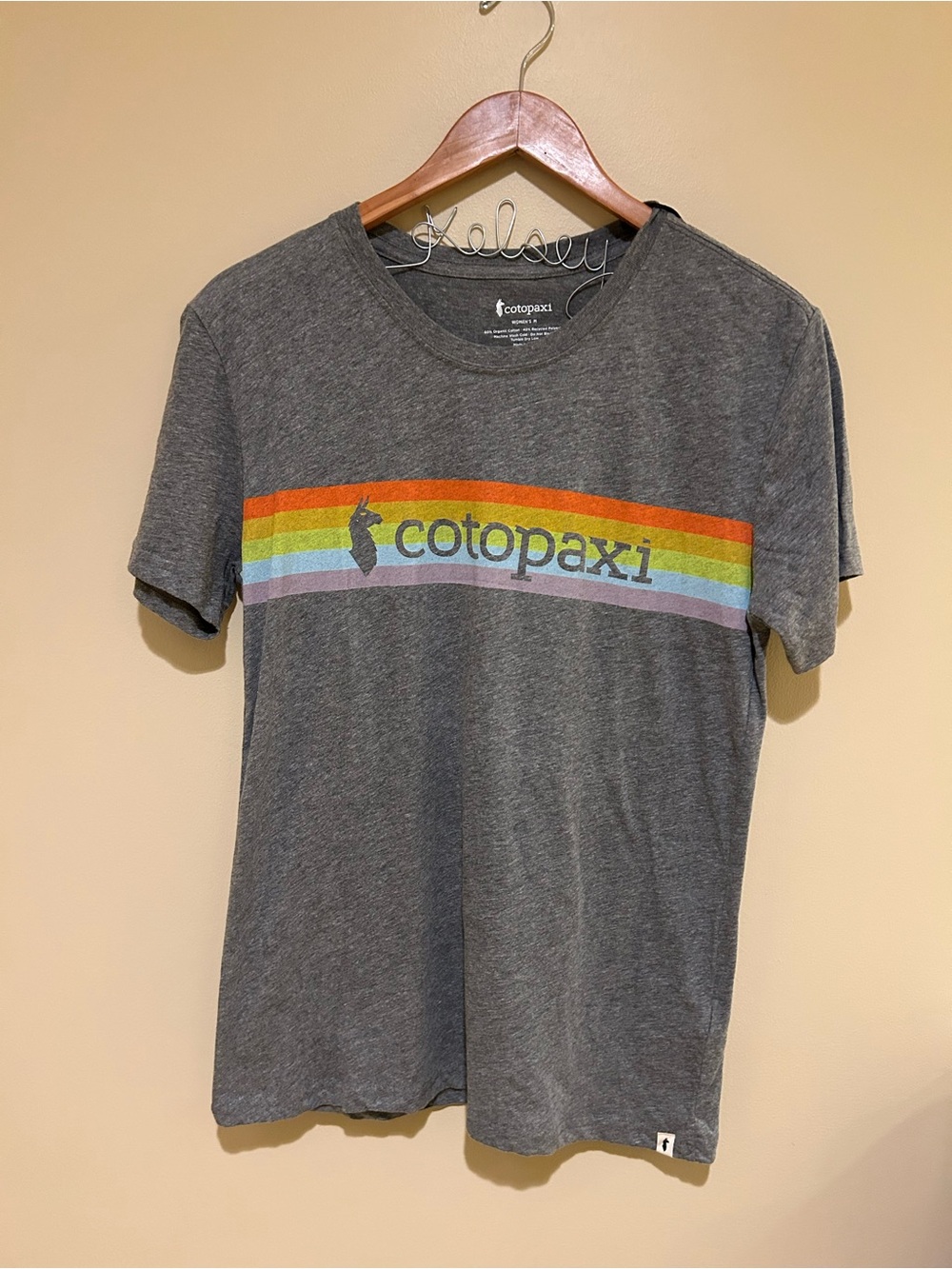 Cotopaxi Women’s NWT Heather Gray Rainbow Logo Tee Size Medium